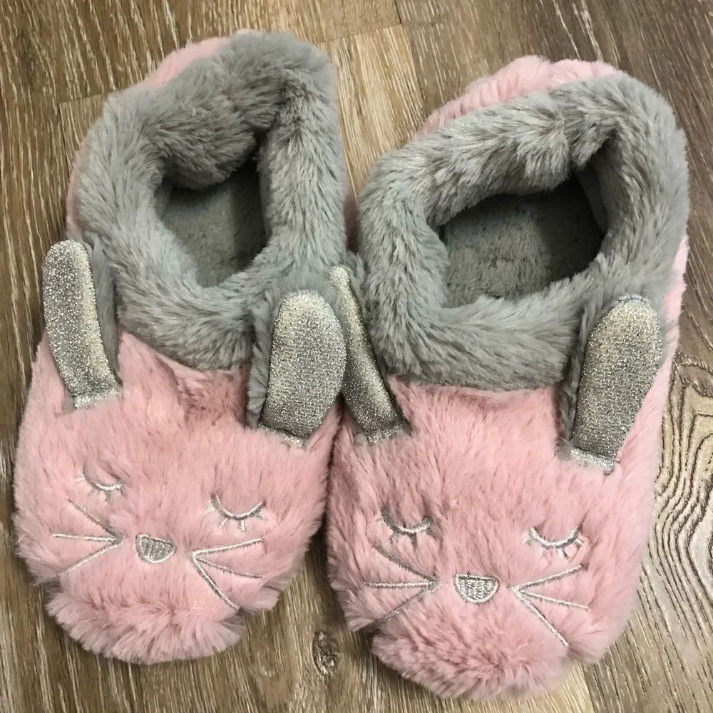 Kinsie girl Pink Gray fuzzy bunny slippers 13/1